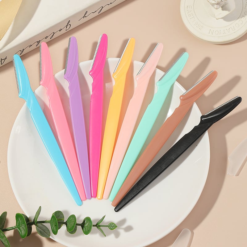 Straight-bladed sharp eyebrow trimming scissors